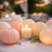 découvrez notre bougie petit luminion, parfaite pour décorer votre mariage avec élégance. agrémentée de boules lampion, elle apporte une ambiance chaleureuse et festive à votre événement.