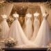 découvrez nos idées déco pour mettre en valeur votre vitrine de robe de mariée et créer une ambiance élégante et magique pour votre mariage.